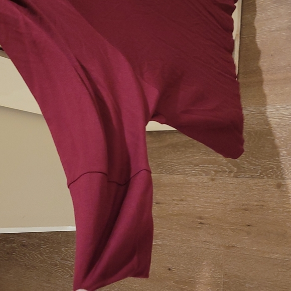 NWT Hi Low Hem One Sleeve - Picture 2 of 3